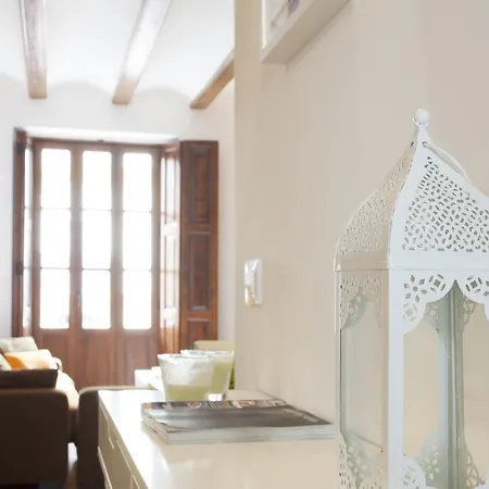 Singular Station Apartment