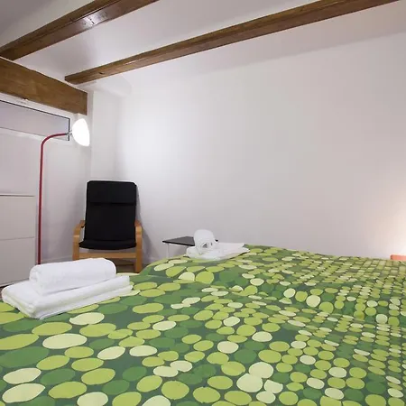 Singular Station Apartment *