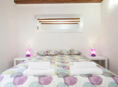 Singular Station Apartment