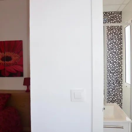 Singular Station Apartment *